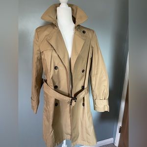Banana Republic Trench Coat size medium nwot missing button on sleeve see below
